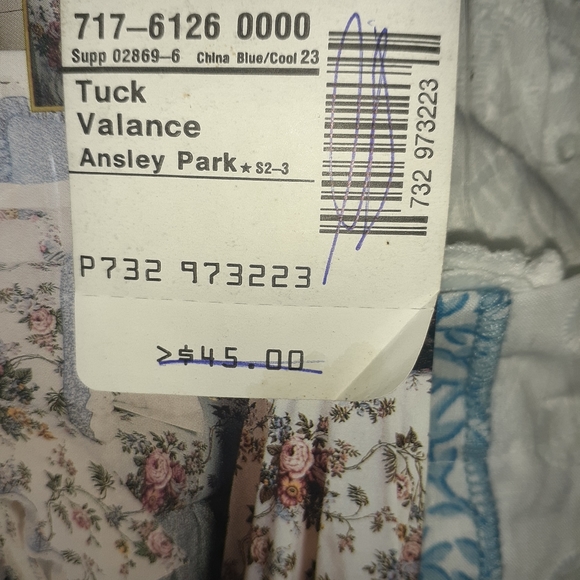 Elizabeth Gray Ansley Park Tuck Valance Window - Picture 5 of 8